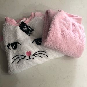 New Never Worn With Tags Fuzzy Comfy Set!
